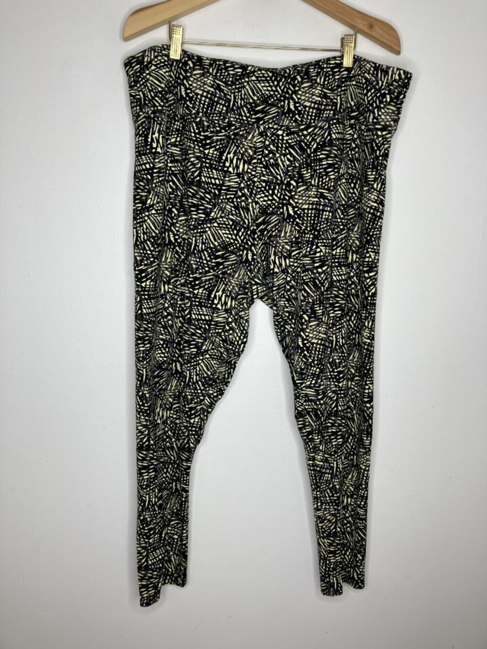 Soft Surroundings Women's 2X Leggings Black Yellow Purple Abstract Pattern